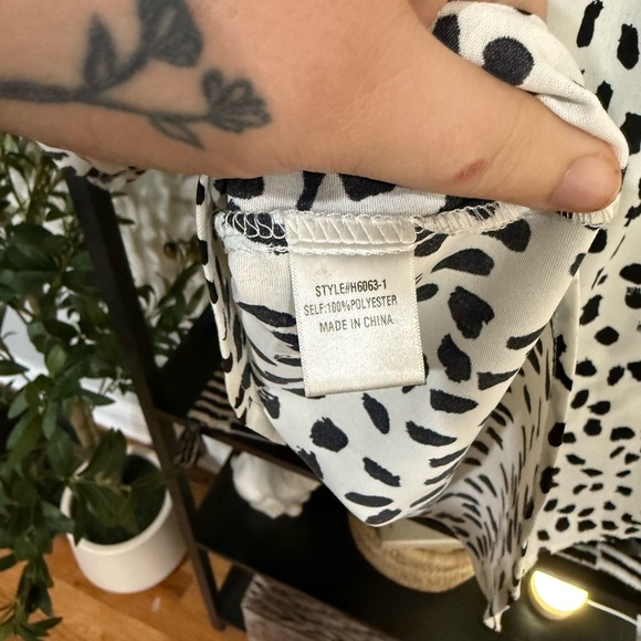 JODIFL Black and White Buttoned 3/4 Sleeve Blouse size small - Picture 7 of 7